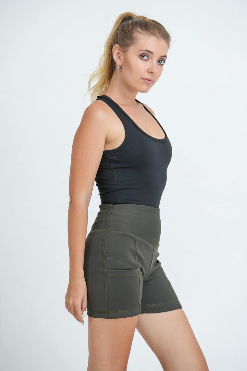 Double Pocket Detailed Stretchy Short